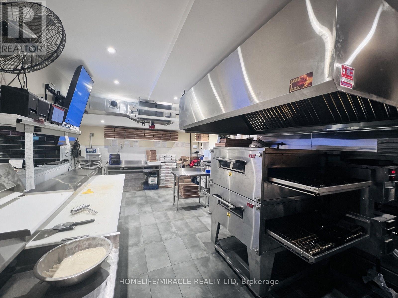 530 Scott Street, St. Catharines, Ontario  L2M 3X5 - Photo 6 - X13702166