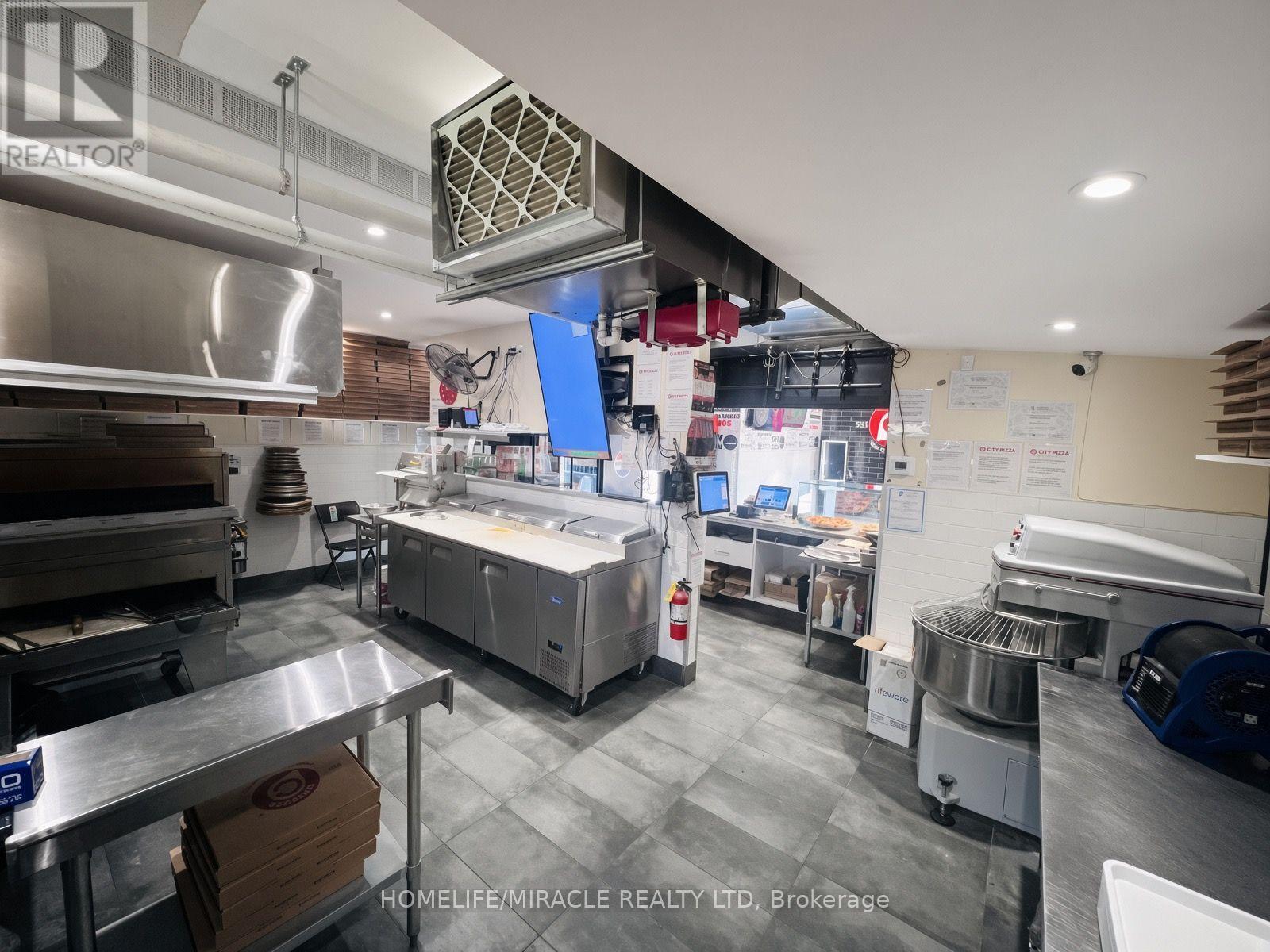 530 Scott Street, St. Catharines, Ontario  L2M 3X5 - Photo 7 - X13702166