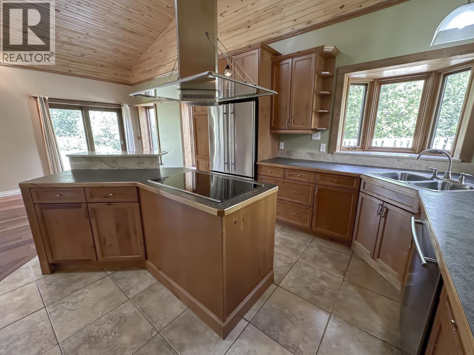278 Robin Road, Fort St. James, British Columbia  V0J 1P0 - Photo 5 - R3157915