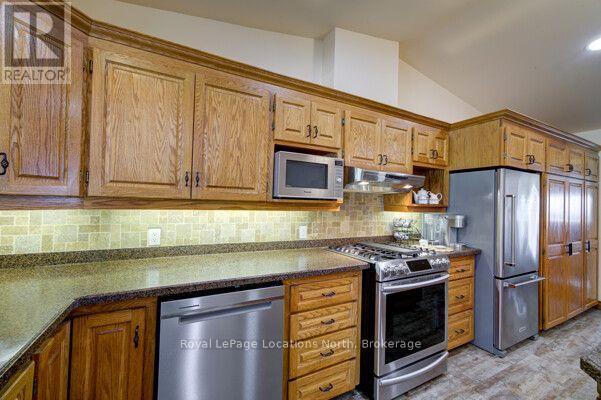 2225 Tiny Beaches Road S, Tiny, Ontario  L0L 1P0 - Photo 17 - S13702330