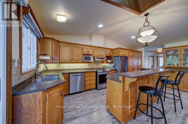 2225 Tiny Beaches Road S, Tiny, Ontario  L0L 1P0 - Photo 16 - S13702330