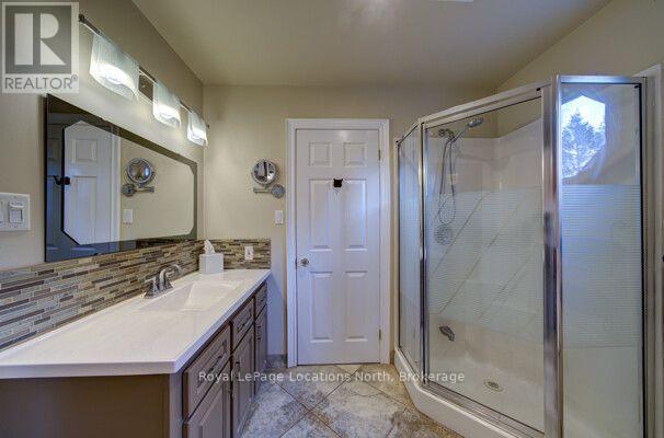 2225 Tiny Beaches Road S, Tiny, Ontario  L0L 1P0 - Photo 25 - S13702330