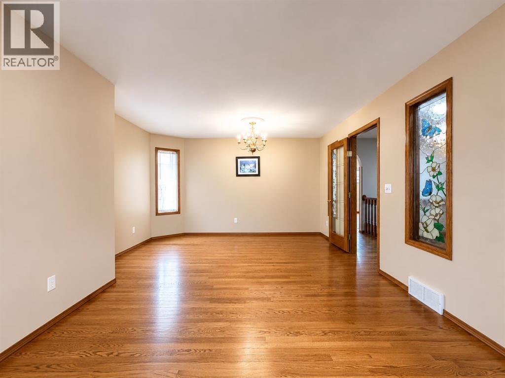 59 Edgebrook Circle NW, Calgary, Alberta  T3A 5A4 - Photo 6 - A2304775