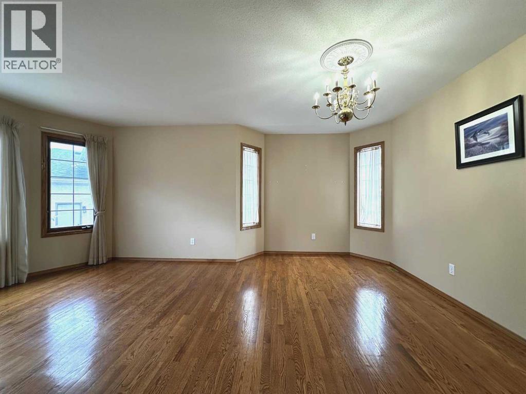 59 Edgebrook Circle NW, Calgary, Alberta  T3A 5A4 - Photo 4 - A2304775