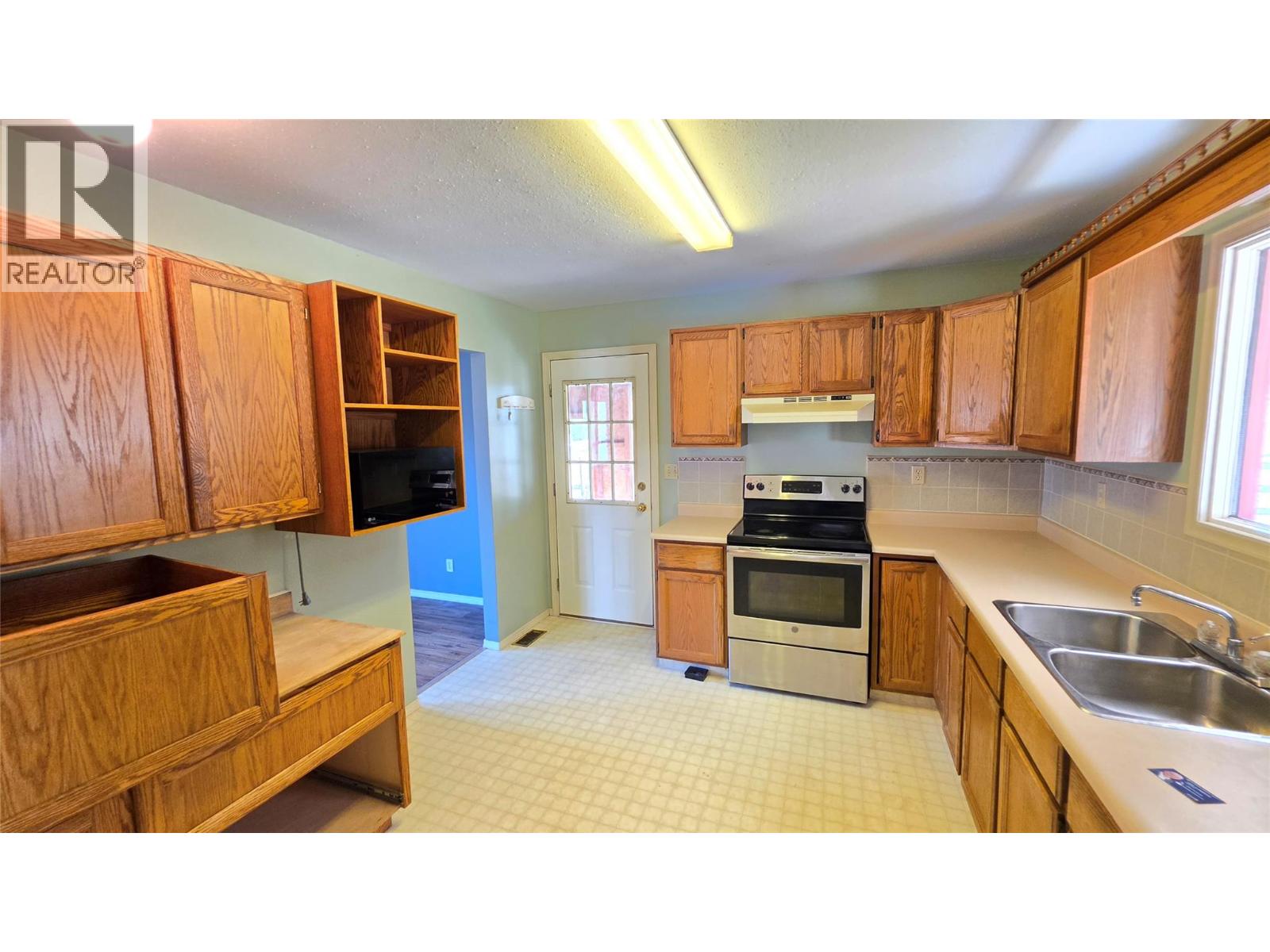 8544 Westsyde Road, Kamloops, British Columbia  V2B 8S3 - Photo 17 - 10398449