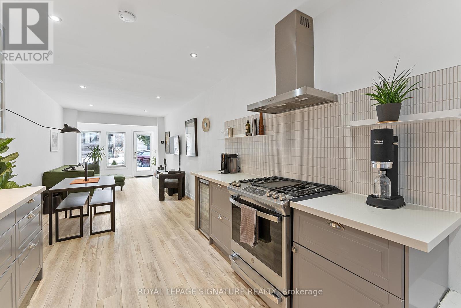 28 Minto Street, Toronto, Ontario  M4L 1B6 - Photo 11 - E13702378