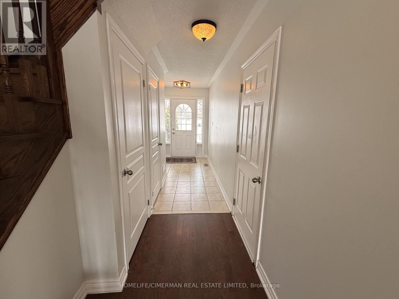26 Wyndham Circle, Georgina, Ontario  L0E 1R0 - Photo 3 - N13702402