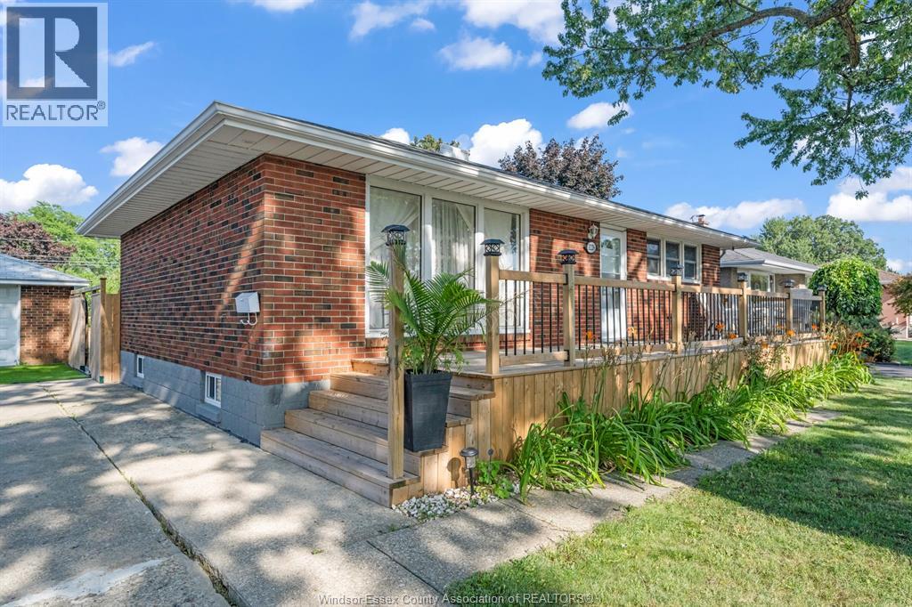 3226 Woodlawn Avenue, Windsor, Ontario  N8W 2J2 - Photo 3 - 26020494