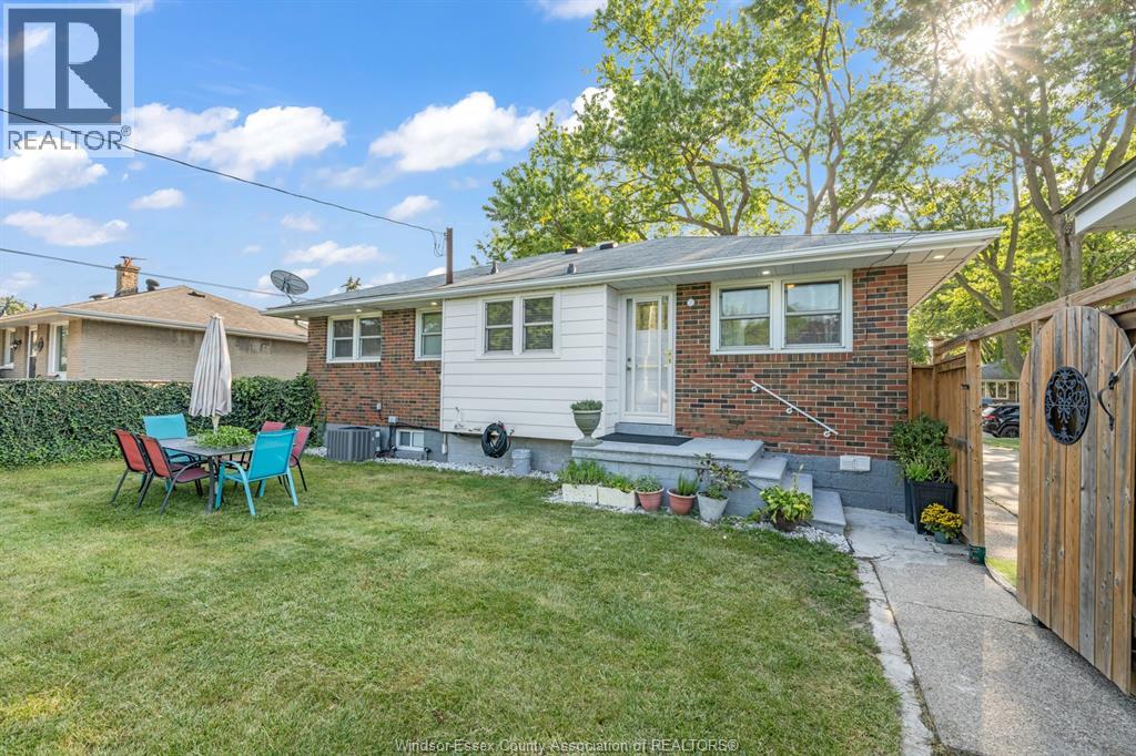 3226 Woodlawn Avenue, Windsor, Ontario  N8W 2J2 - Photo 5 - 26020494