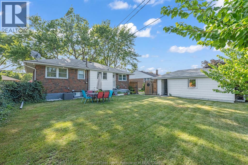 3226 Woodlawn Avenue, Windsor, Ontario  N8W 2J2 - Photo 4 - 26020494
