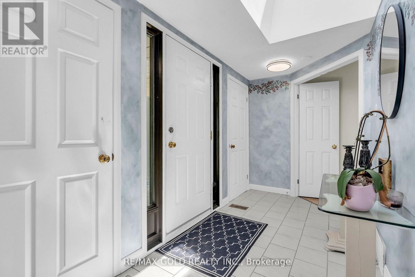 1356 Oak Lane, Mississauga, Ontario  L5H 2X7 - Photo 5 - W13702384