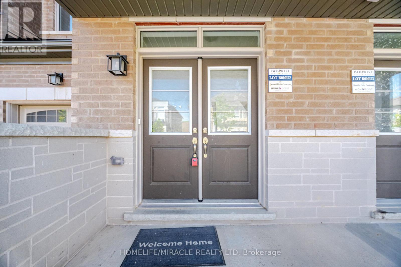 19 Donald Ficht Crescent, Brampton, Ontario  L9Z 1E1 - Photo 2 - W13702396