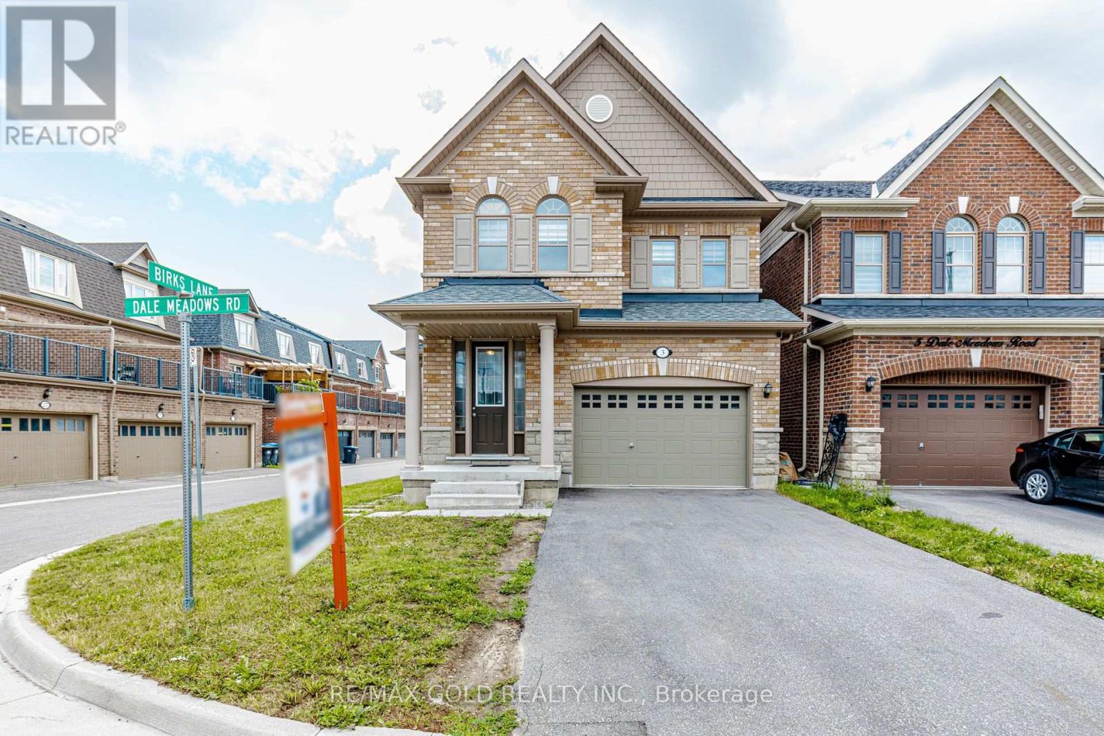 3 Dale Meadows Road, Brampton, Ontario  L7A 4Z9 - Photo 1 - W13702398