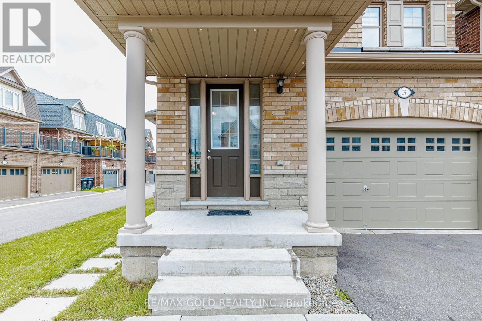 3 Dale Meadows Road, Brampton, Ontario  L7A 4Z9 - Photo 2 - W13702398