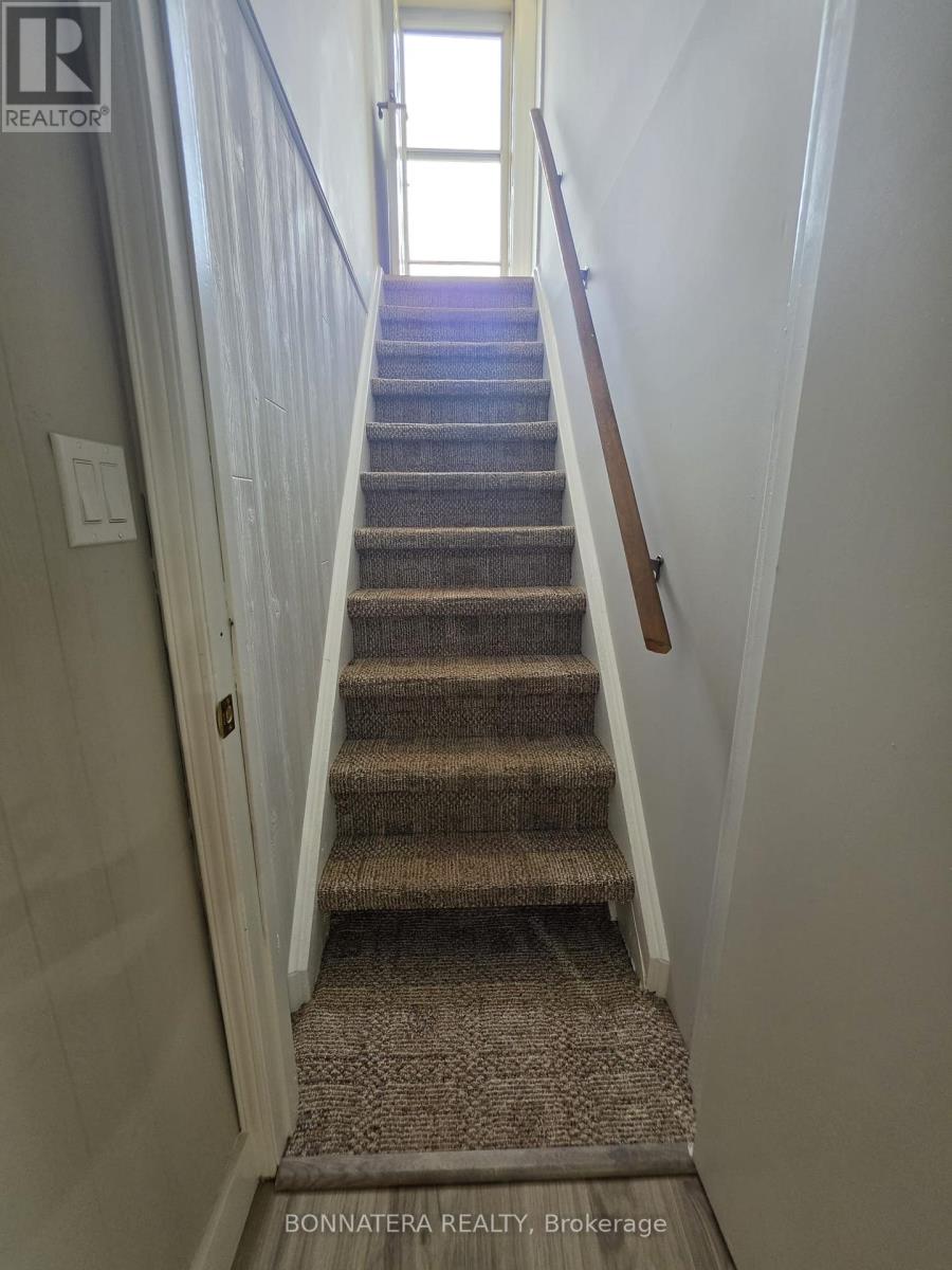 14 Northwood Drive, Brampton, Ontario  L6X 2L2 - Photo 2 - W13702430