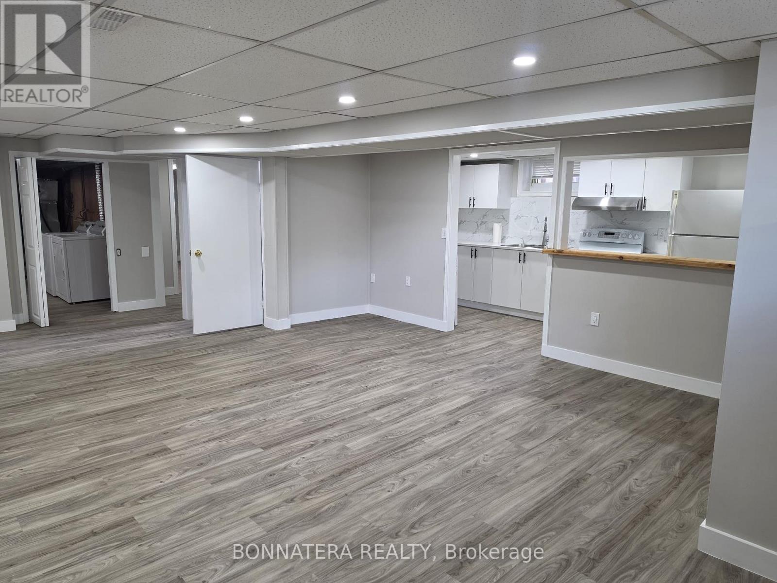 14 Northwood Drive, Brampton, Ontario  L6X 2L2 - Photo 3 - W13702430