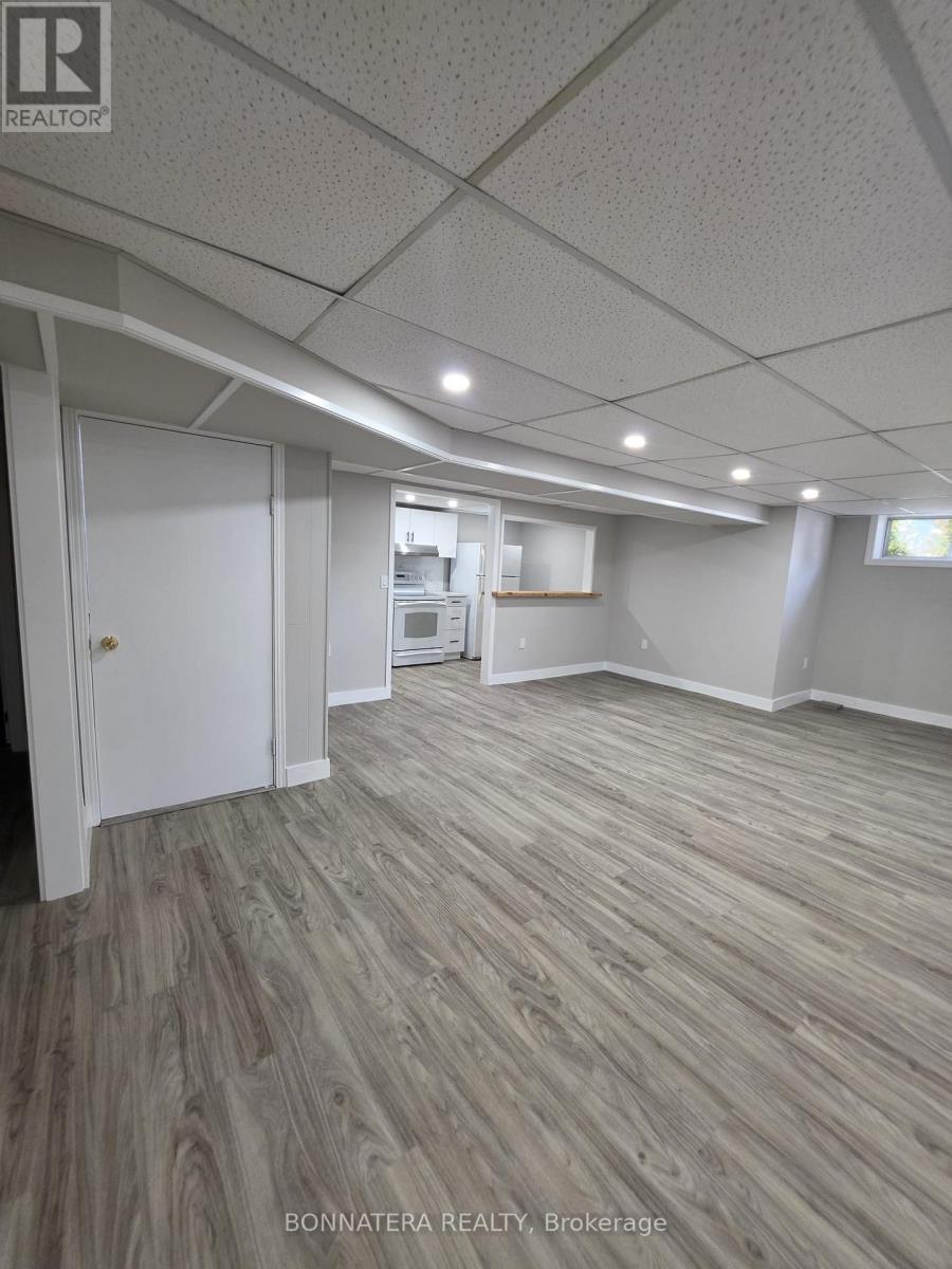 14 Northwood Drive, Brampton, Ontario  L6X 2L2 - Photo 4 - W13702430