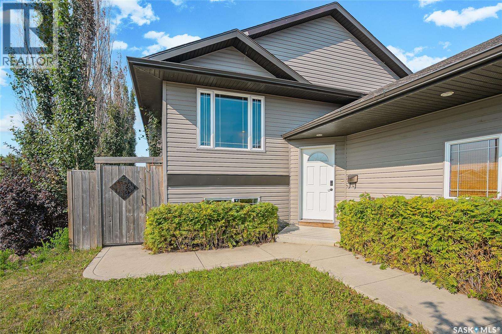 318 Lucyk Crescent, Saskatoon, Saskatchewan  S7W 0E8 - Photo 2 - SK046256