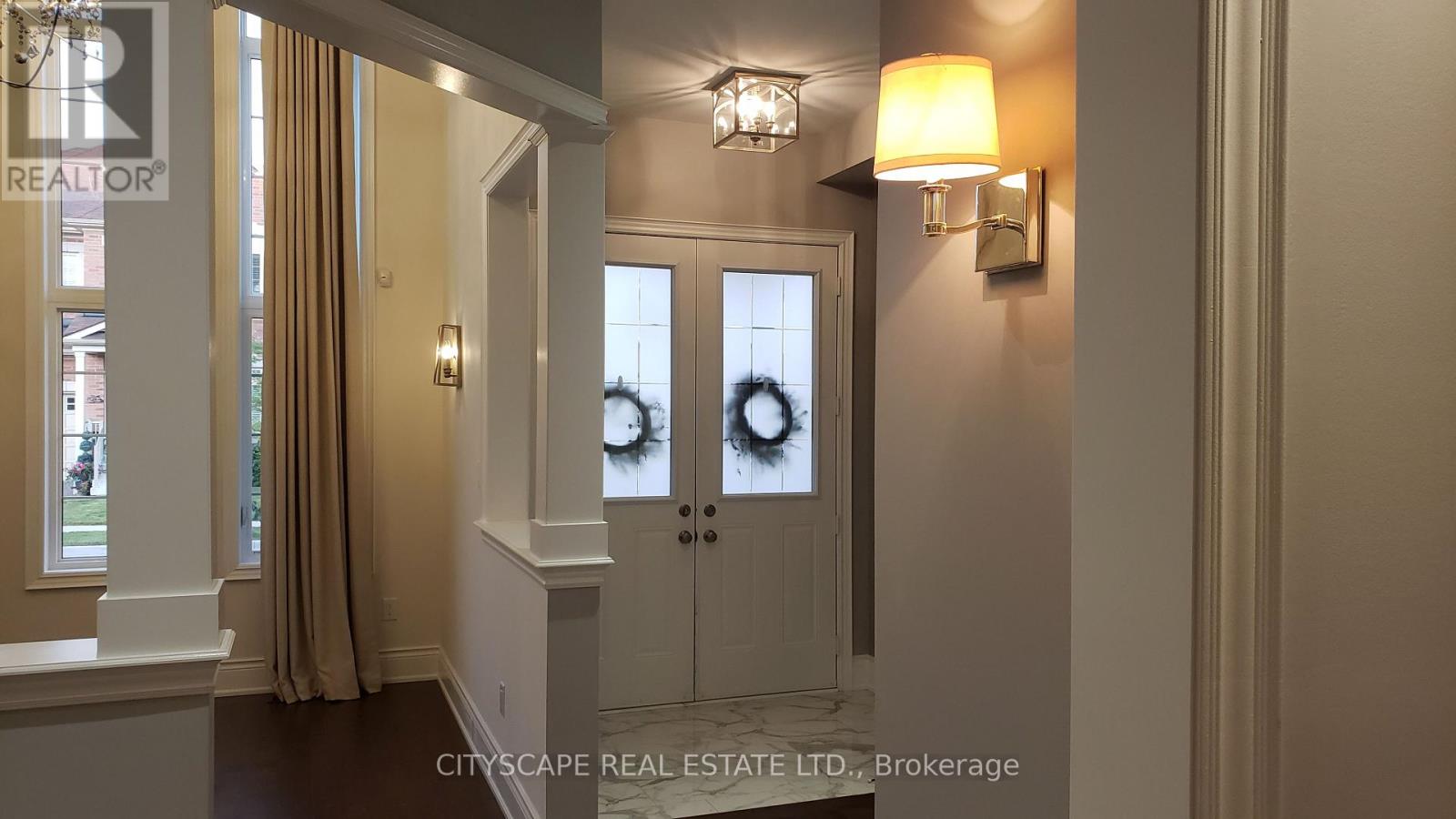 56 Golden Hawk Drive, Hamilton, Ontario  L8B 1W9 - Photo 5 - X13701734