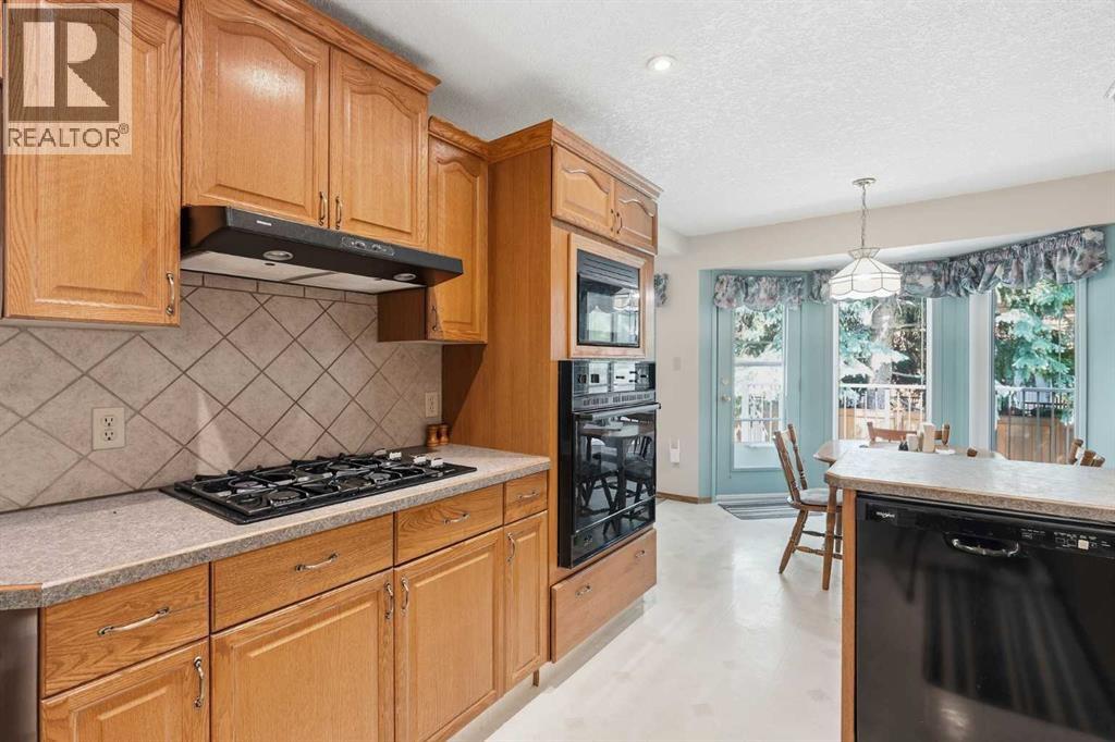22a Woodmeadow Close Sw, Calgary, Alberta  T2W 4L8 - Photo 7 - A2317102