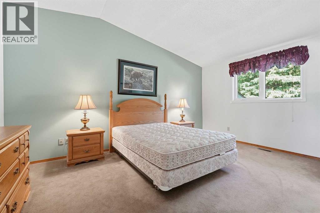 22a Woodmeadow Close Sw, Calgary, Alberta  T2W 4L8 - Photo 18 - A2317102