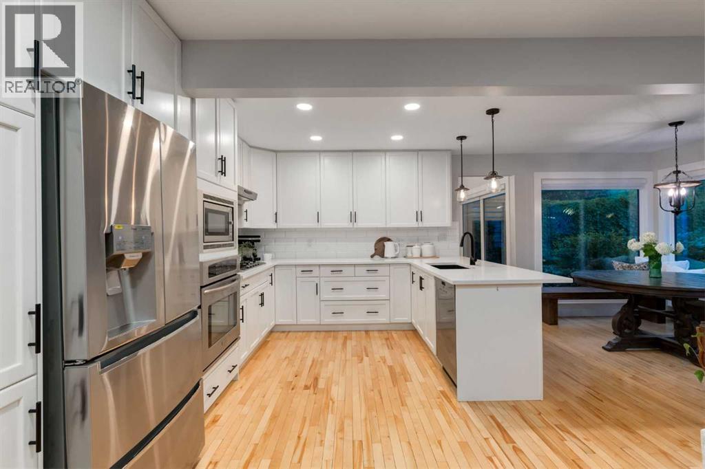 775 Strathcona Drive SW, Calgary, Alberta  T3H 1N8 - Photo 14 - A2336235