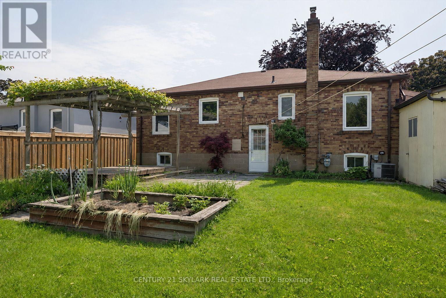 Basement - 18 Jodphur Avenue, Toronto, Ontario  M9M 2J4 - Photo 11 - W13701192