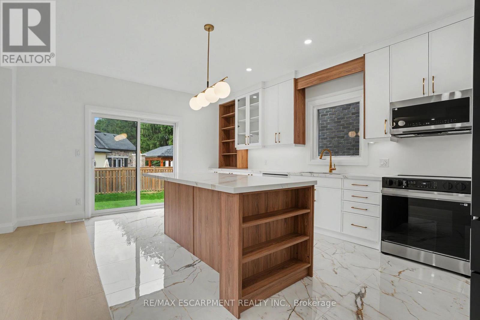 386 Southcote Road, Hamilton, Ontario  L9G 2W3 - Photo 13 - X12556752
