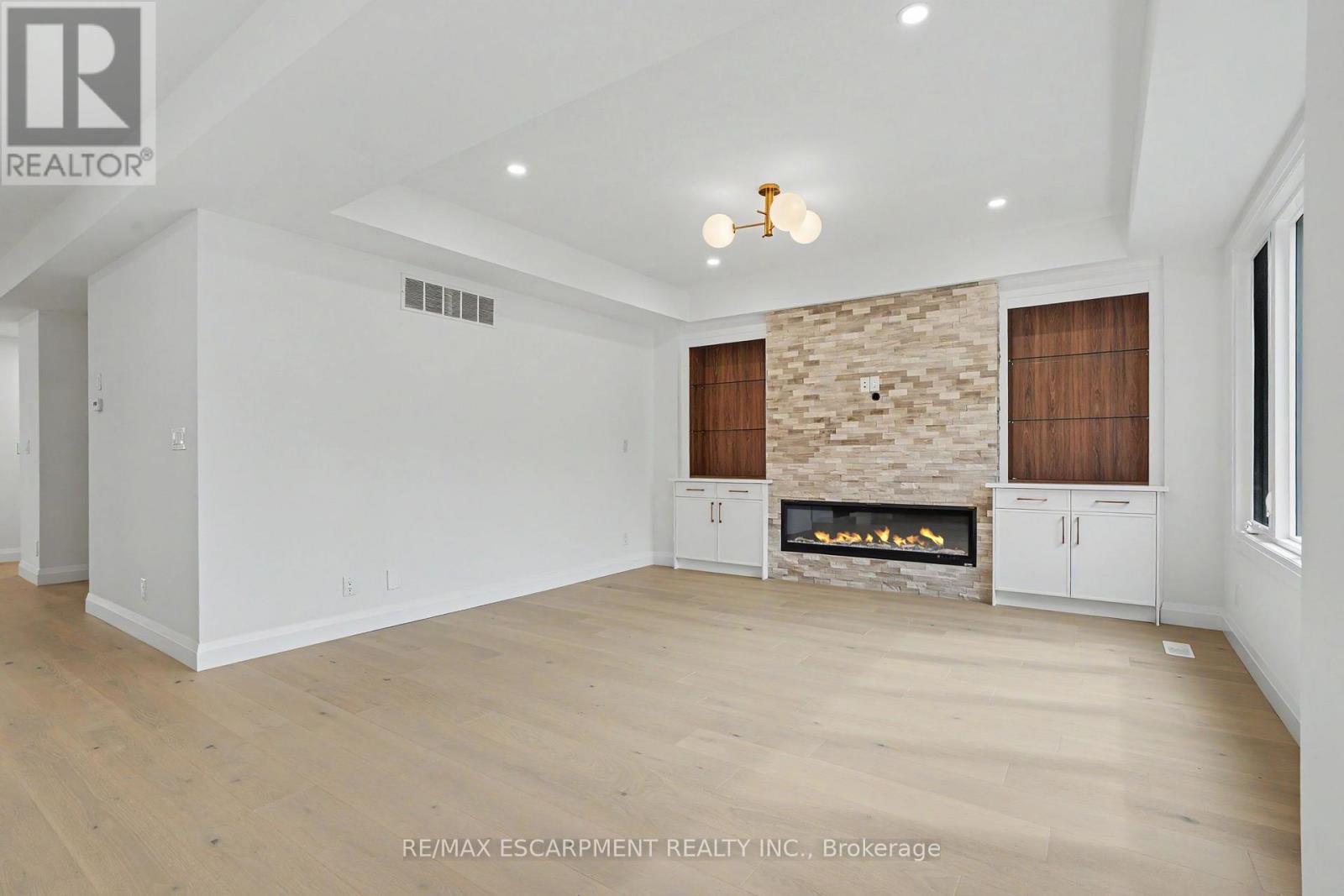 386 Southcote Road, Hamilton, Ontario  L9G 2W3 - Photo 17 - X12556752