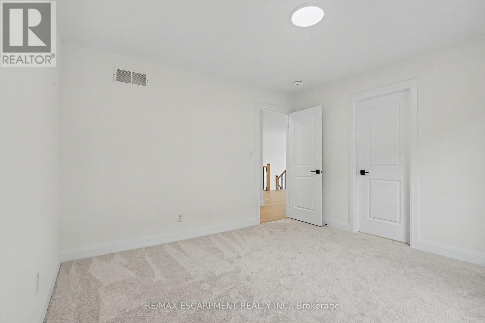 386 Southcote Road, Hamilton, Ontario  L9G 2W3 - Photo 29 - X12556752