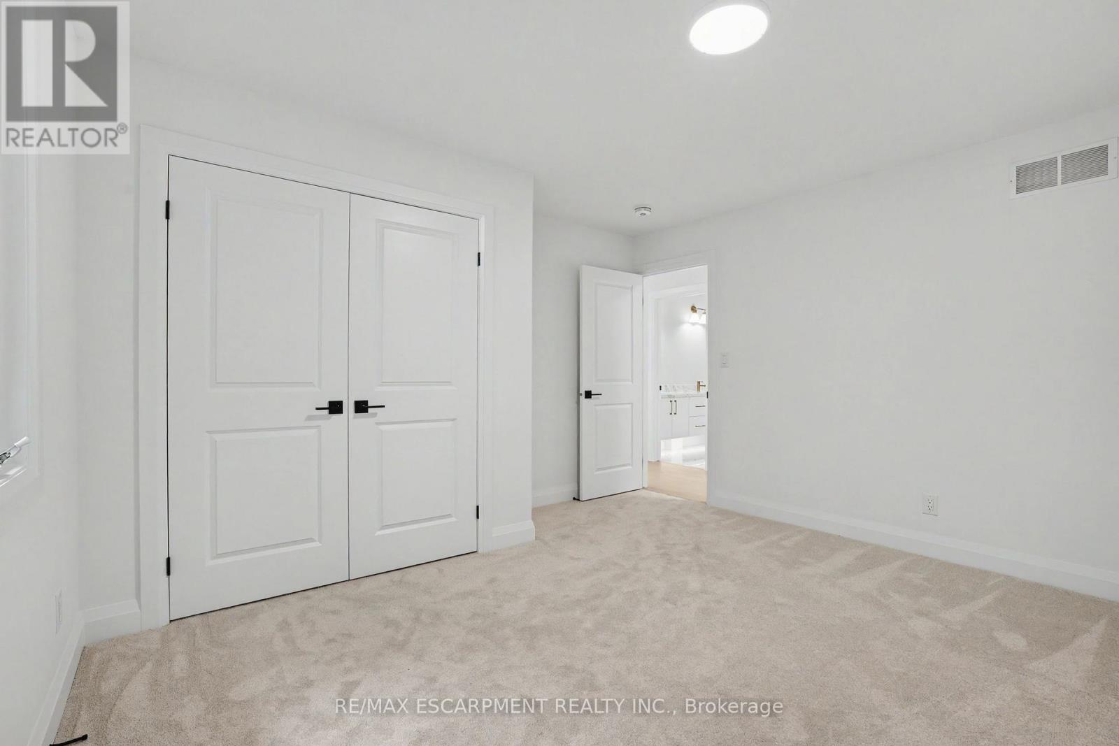 386 Southcote Road, Hamilton, Ontario  L9G 2W3 - Photo 27 - X12556752