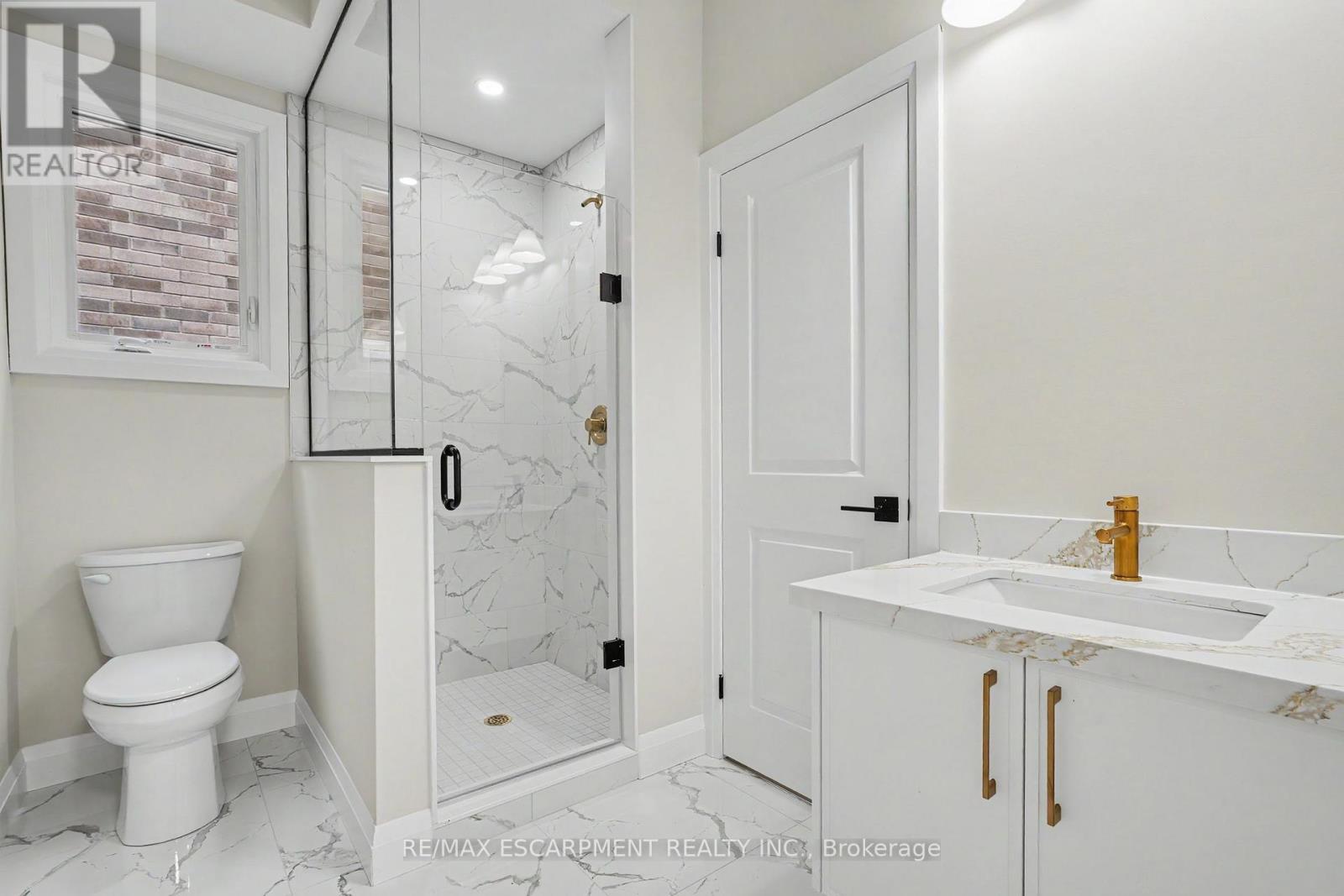 386 Southcote Road, Hamilton, Ontario  L9G 2W3 - Photo 9 - X12556752