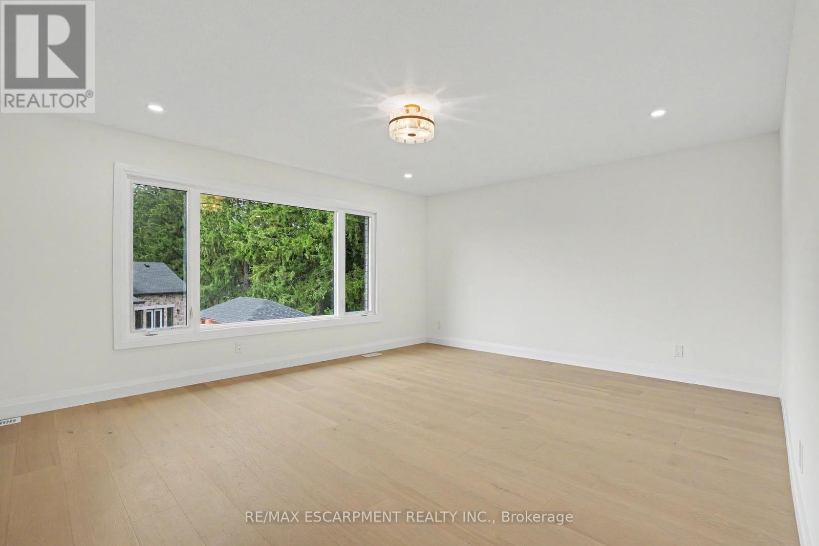 386 Southcote Road, Hamilton, Ontario  L9G 2W3 - Photo 30 - X12556752