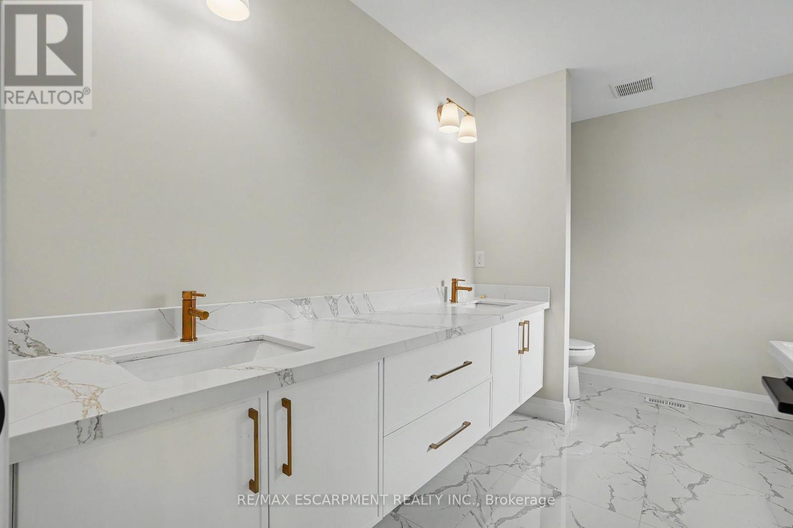 386 Southcote Road, Hamilton, Ontario  L9G 2W3 - Photo 32 - X12556752