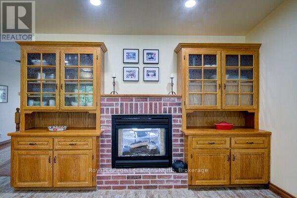 2225 Tiny Beaches Road S, Tiny, Ontario  L0L 1P0 - Photo 21 - S13702330
