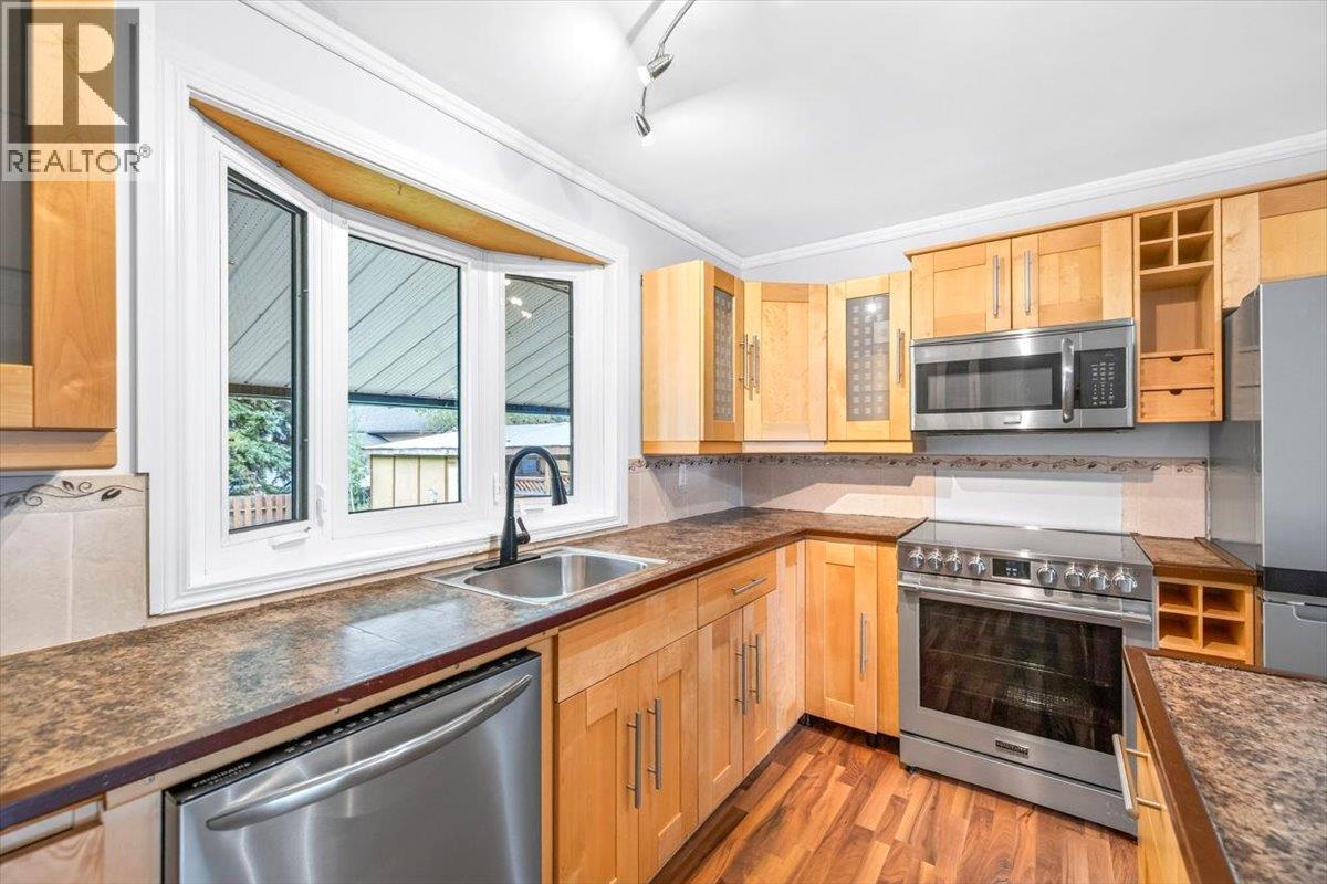 831 Michel Road, Elkford, British Columbia  V0B 1H0 - Photo 12 - 10397372