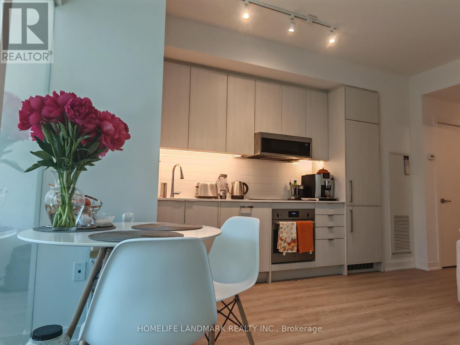 310 - 250 Lawrence Avenue W, Toronto, Ontario  M5M 1B2 - Photo 2 - C13702558