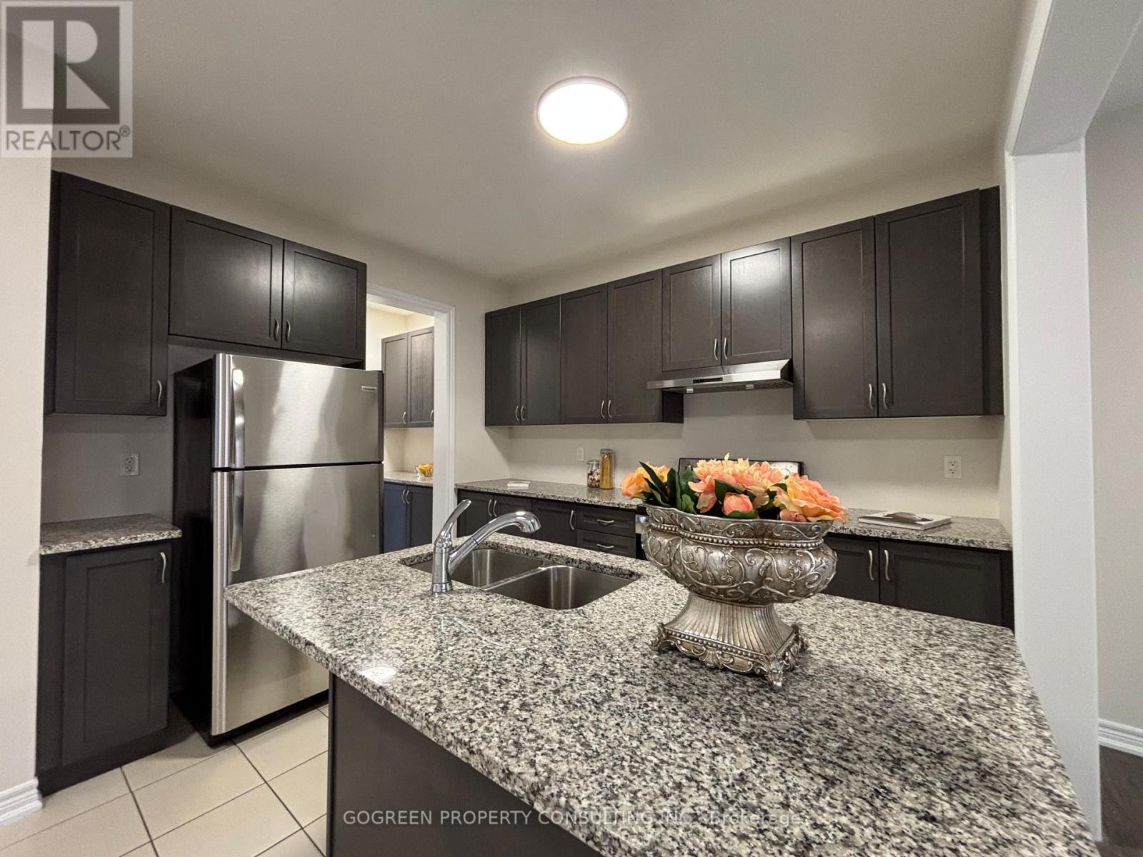 5 Applegate Drive, East Gwillimbury, Ontario  L9N 0R2 - Photo 2 - N13702570