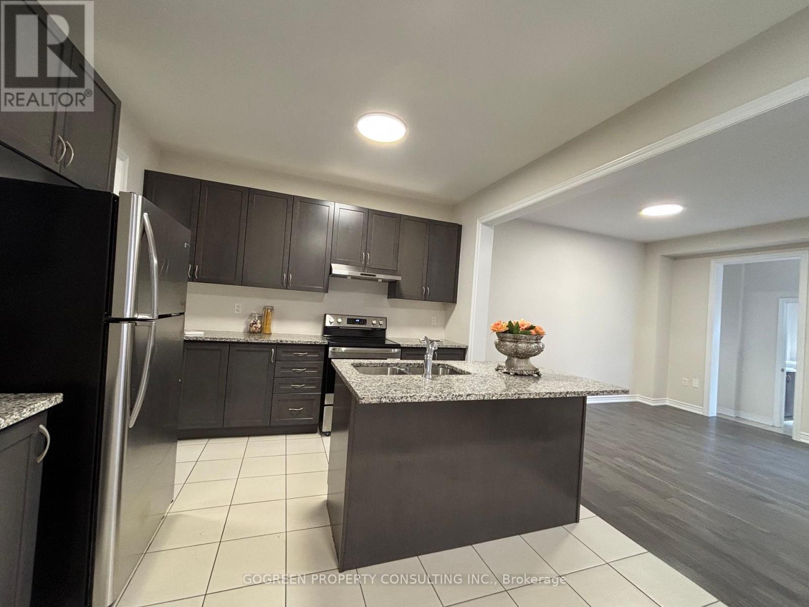 5 Applegate Drive, East Gwillimbury, Ontario  L9N 0R2 - Photo 3 - N13702570