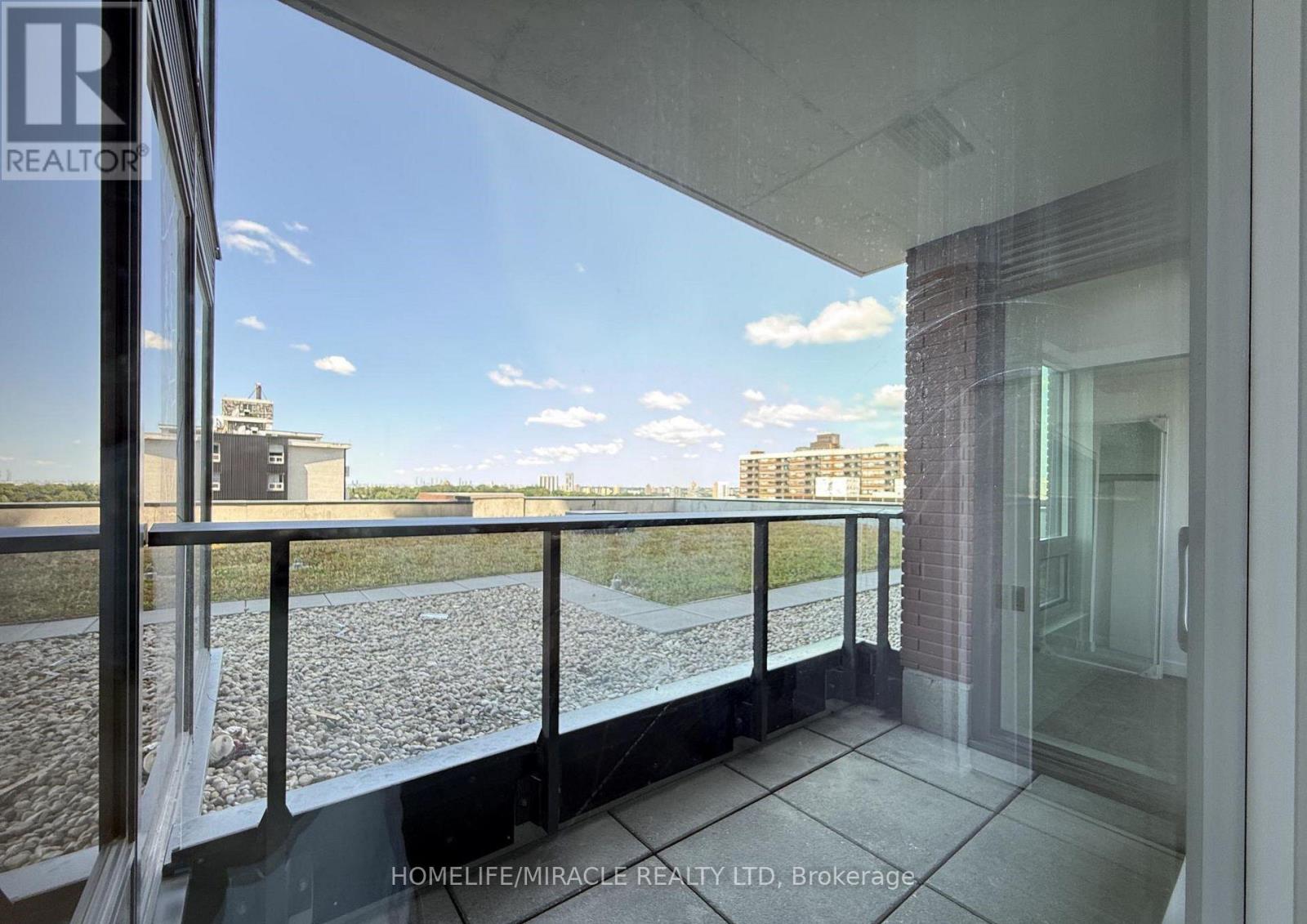 1420 - 8 Eglinton Avenue W, Toronto, Ontario  M9A 0G5 - Photo 7 - W13702504