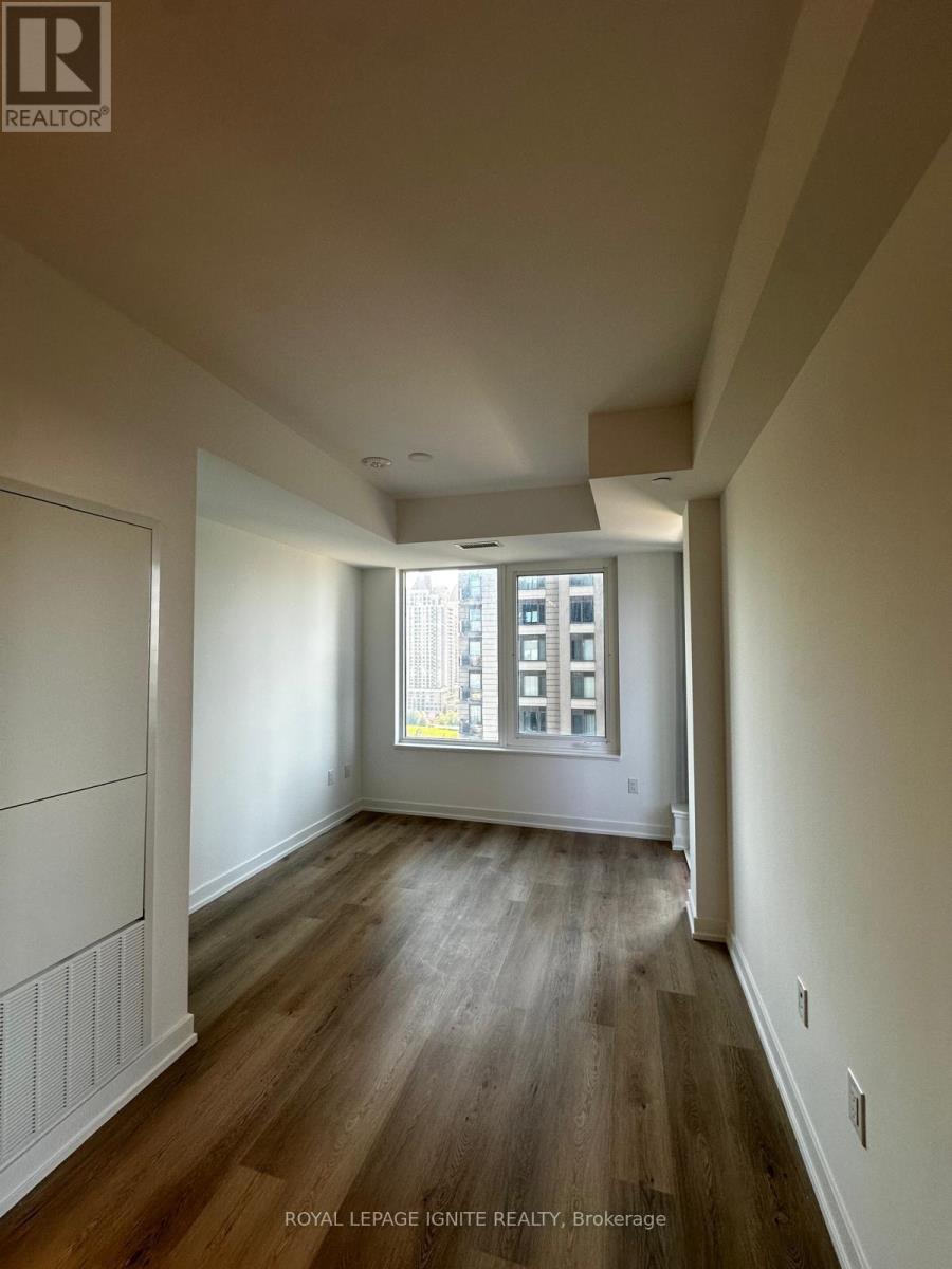 1307 - 395 Square One Drive, Mississauga, Ontario  L5B 0P6 - Photo 11 - W13702538