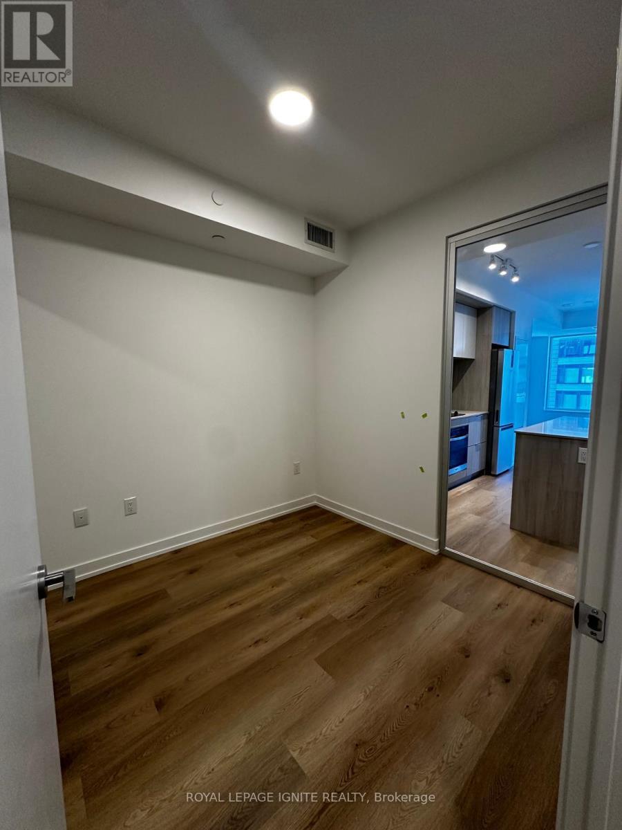 1307 - 395 Square One Drive, Mississauga, Ontario  L5B 0P6 - Photo 18 - W13702538