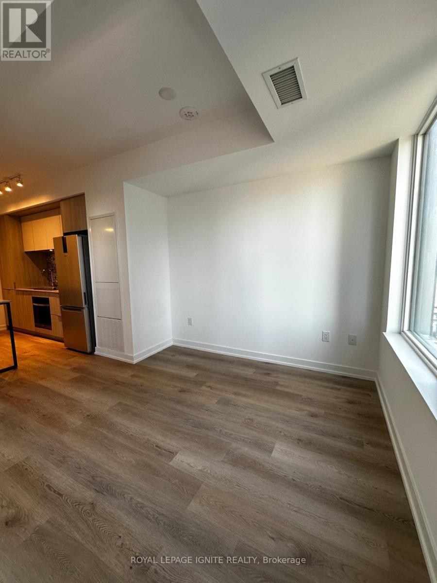 1307 - 395 Square One Drive, Mississauga, Ontario  L5B 0P6 - Photo 7 - W13702538