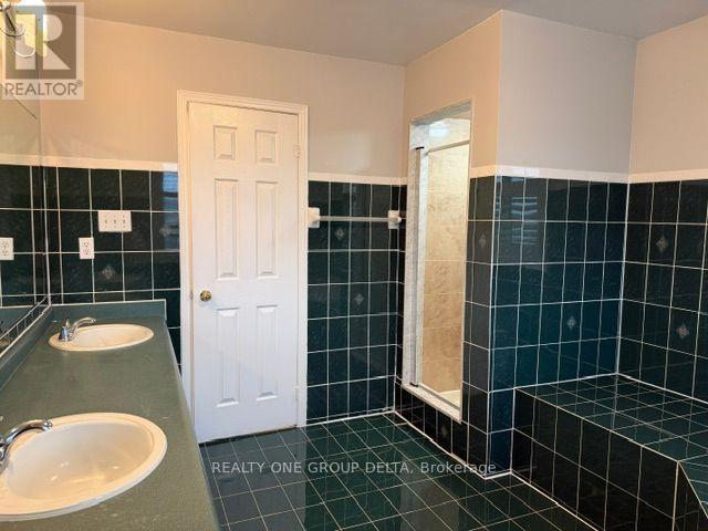 Upper - 24 Arborview Crescent, Toronto, Ontario  M9W 7B3 - Photo 33 - W13702564