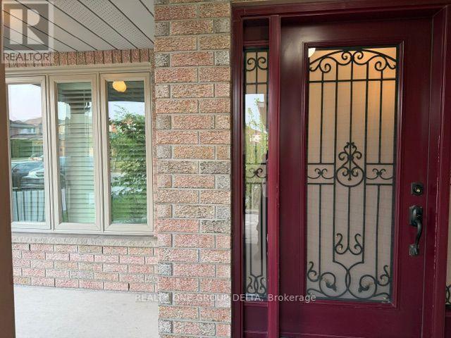 Upper - 24 Arborview Crescent, Toronto, Ontario  M9W 7B3 - Photo 4 - W13702564