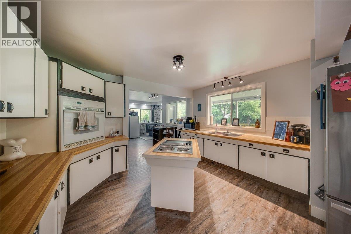 814 16th Avenue, Genelle, British Columbia  V0G 1G0 - Photo 10 - 10397568