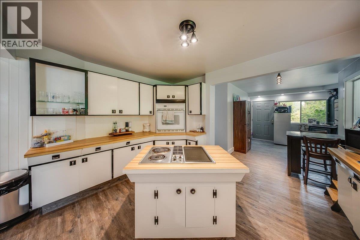 814 16th Avenue, Genelle, British Columbia  V0G 1G0 - Photo 11 - 10397568