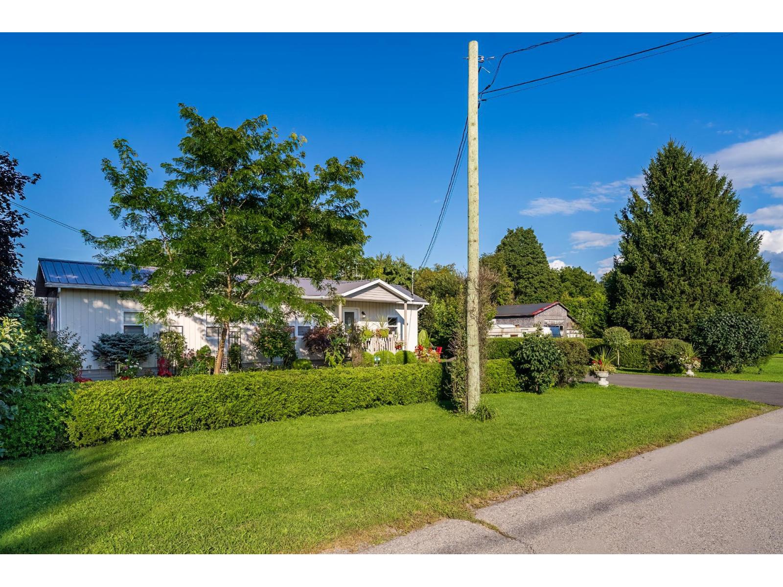 2161 Rue St-Paul Sainte-Clotilde Quebec Canada J0L1W0 5
