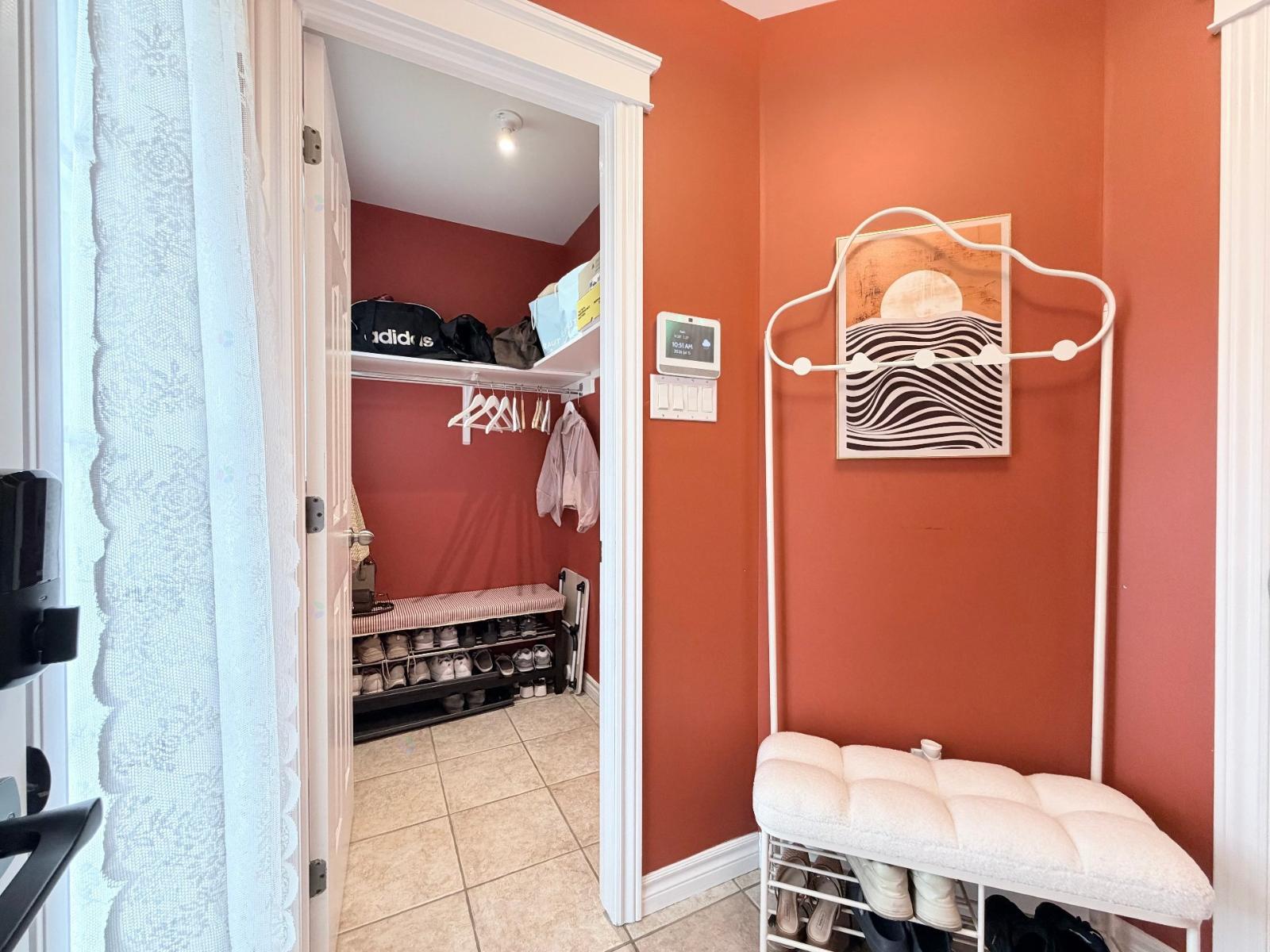 305 Rue Louis-Bariteau La Prairie Quebec Canada J5R6H5 4