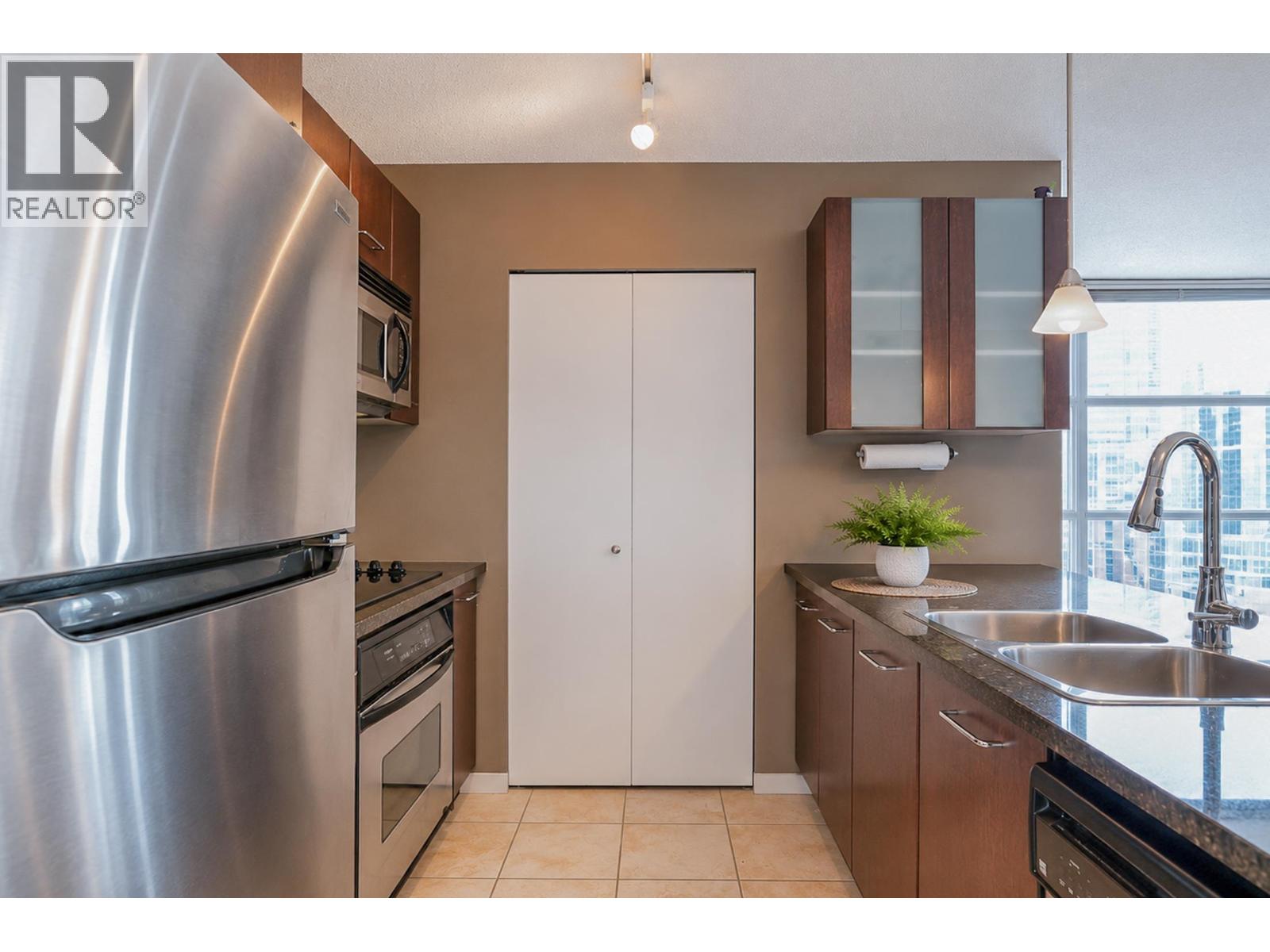 2102 1155 Seymour Street, Vancouver, British Columbia  V6B 1K2 - Photo 12 - R3157470